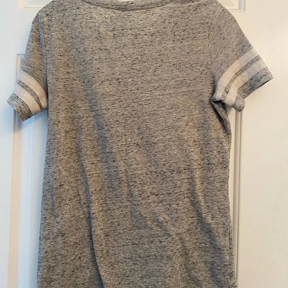 Victoria’s Secret PINK “If It’s Snowing” Short Sleeve  Graphic T-Shirt XS - Picture 5 of 7